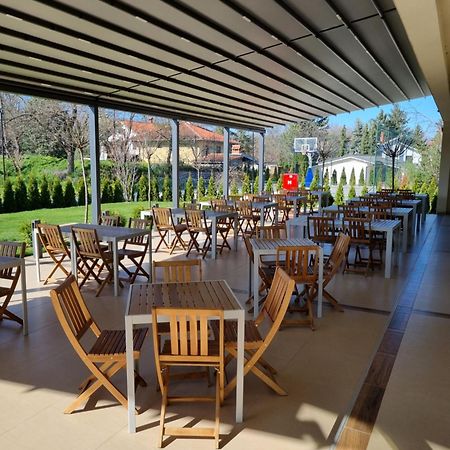 Hotel Danubia Park เวลิโก กราดิชเต ภายนอก รูปภาพ