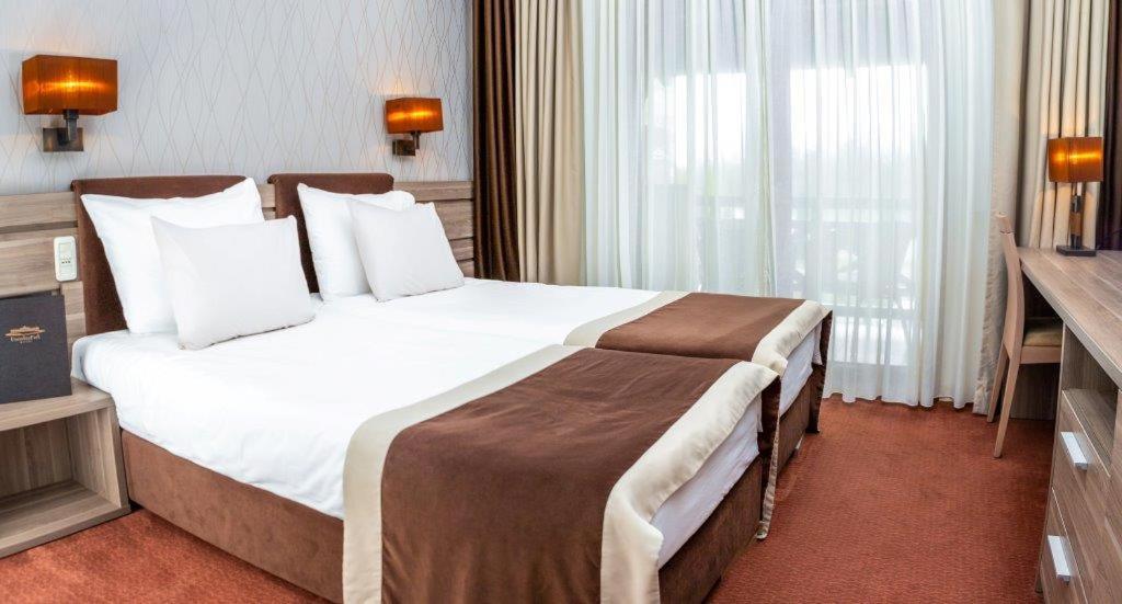 Hotel Danubia Park เวลิโก กราดิชเต ภายนอก รูปภาพ