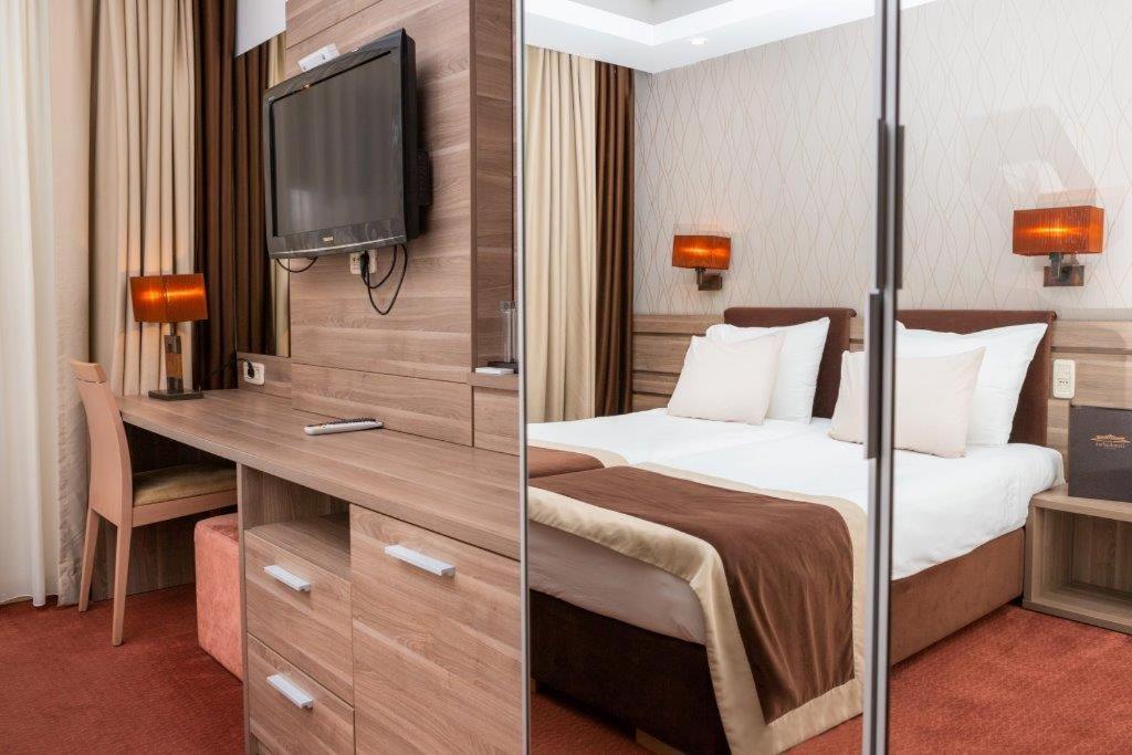 Hotel Danubia Park เวลิโก กราดิชเต ภายนอก รูปภาพ