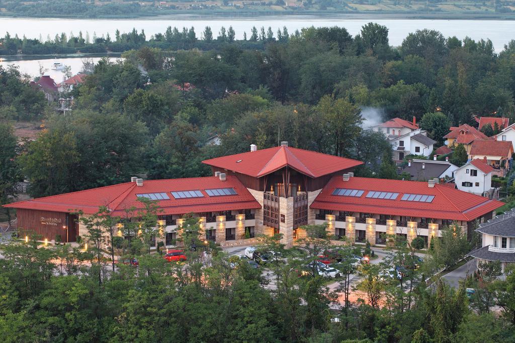Hotel Danubia Park เวลิโก กราดิชเต ภายนอก รูปภาพ